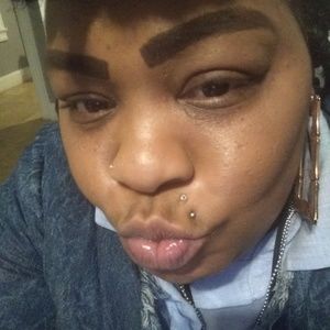 Meet your Posher, Latoya